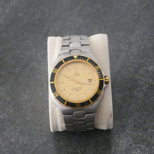 Load image into Gallery viewer, Vintage Omega Seamaster 200m 40mm (Jumbo) Champagne dial, excellent condition
